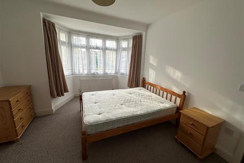 1 bedroom in a house share to rent, Whitton Avenue East, Greenford