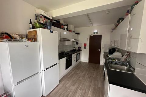 1 bedroom in a house share to rent, Whitton Avenue East, Greenford