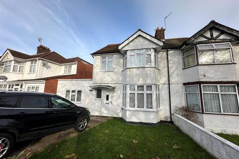 1 bedroom in a house share to rent, Whitton Avenue East, Greenford