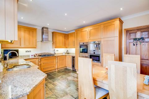 4 bedroom detached house for sale, Barnsley Road, Wakefield WF2