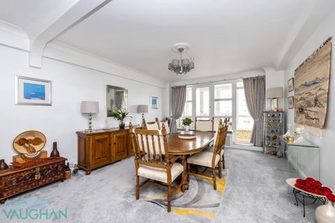 3 bedroom apartment for sale, Marine Drive, Brighton BN2