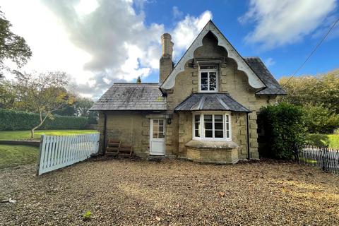 2 bedroom detached house for sale, Main Road, Holbury