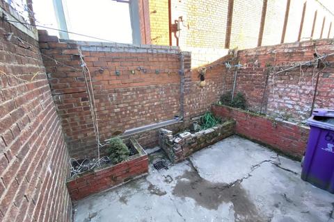 3 bedroom end of terrace house to rent, Delamore Street, Liverpool