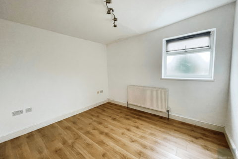 2 bedroom flat for sale, 211 Westwood Road, SEVEN KINGS, IG3