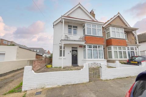 3 bedroom apartment to rent, Cliffe Avenue, Margate, CT9