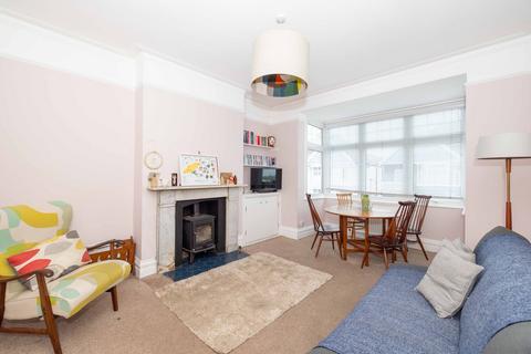 3 bedroom apartment to rent, Cliffe Avenue, Margate, CT9