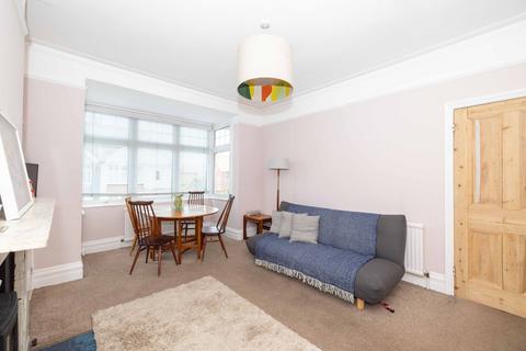 3 bedroom apartment to rent, Cliffe Avenue, Margate, CT9