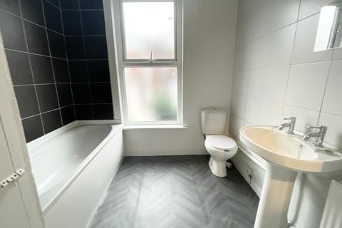 2 bedroom terraced house for sale, Vinery View, Leeds, West Yorkshire, LS9