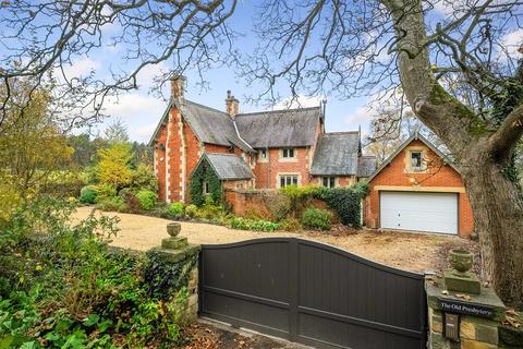 4 bedroom detached house to rent, Rudding Lane, Follifoot, Harrogate, North Yorkshire, HG3