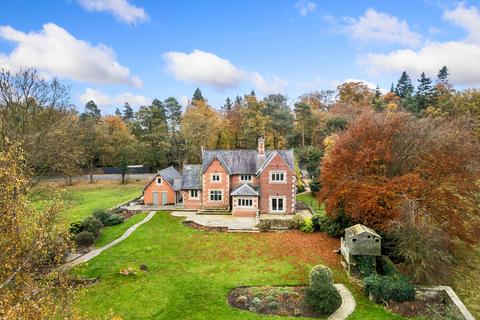 4 bedroom detached house to rent, Rudding Lane, Follifoot, Harrogate, North Yorkshire, HG3