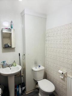 2 bedroom flat to rent, Laurel Park, Harrow HA3