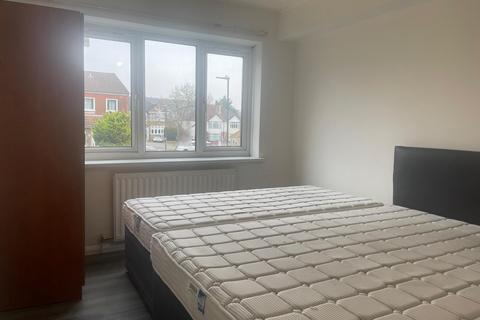 2 bedroom flat to rent, Laurel Park, Harrow HA3