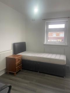 2 bedroom flat to rent, Laurel Park, Harrow HA3
