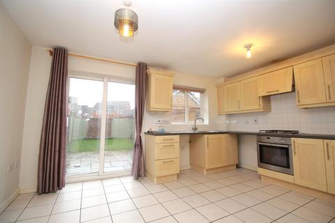 3 bedroom house to rent, Signal Close, Henlow SG16