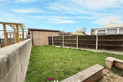 2 bedroom semi-detached house for sale, Broadland Close, Doncaster DN7