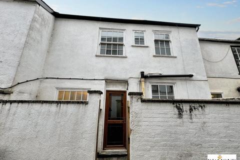 2 bedroom terraced house to rent, Fore Street, Cullompton, Devon