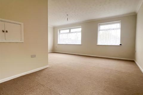 2 Hubbards Chase, Walton On The Naze, CO14 8SG