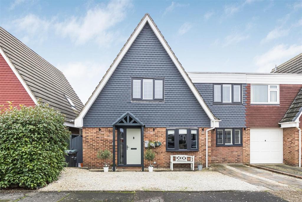 Weald Close, Istead Rise, 3 bed house - £545,000