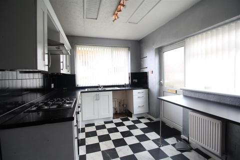 19 Markfield Close, Low Moor, Bradford, BD12 0UW