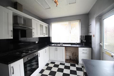 19 Markfield Close, Low Moor, Bradford, BD12 0UW