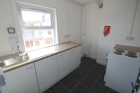 3 bedroom maisonette to rent, Vere Street, Barry