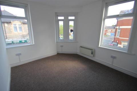 3 bedroom maisonette to rent, Vere Street, Barry