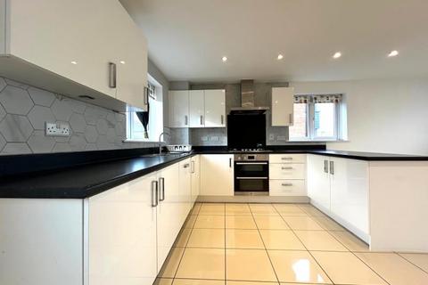 5 bedroom detached house to rent, Friesland Avenue, Whitehouse Park