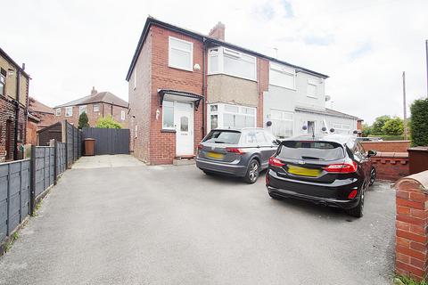 3 bedroom semi-detached house to rent, Huddersfield Road, Carrbrook SK15