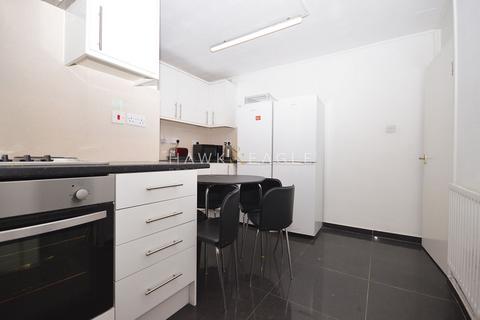 1 bedroom in a flat share to rent, Smithy Street, London, Greater London. E1