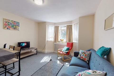 3 bedroom flat for sale, Cricklewood Lane