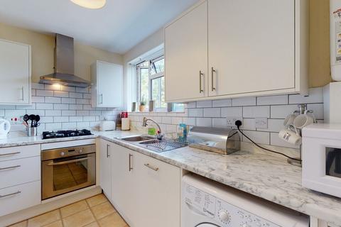 3 bedroom flat for sale, Cricklewood Lane