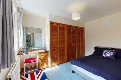 3 bedroom flat for sale, Cricklewood Lane