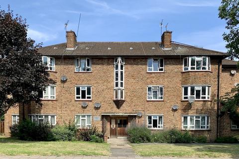 3 bedroom flat for sale, Cricklewood Lane