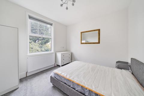 2 bedroom apartment to rent, Rosemont Avenue London N12