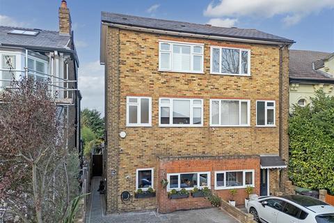 4 bedroom house for sale, Queens Road, Buckhurst Hill IG9