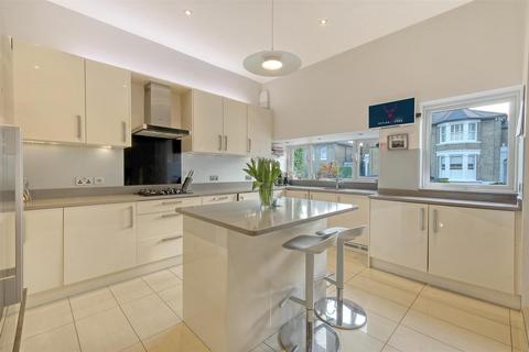 4 bedroom house for sale, Queens Road, Buckhurst Hill IG9