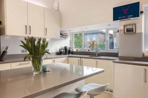 4 bedroom house for sale, Queens Road, Buckhurst Hill IG9