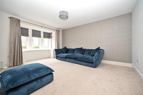 4 bedroom detached house to rent, Providence Avenue, Apperley Bridge