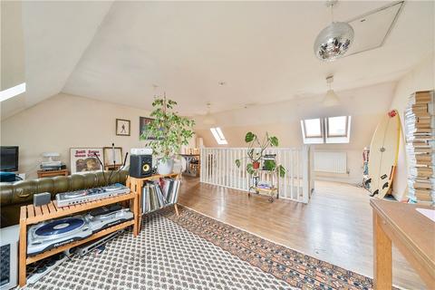 3 bedroom apartment for sale, Kelly Avenue, London