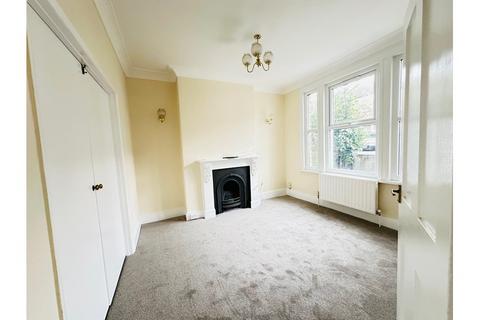 2 bedroom terraced house to rent, Hambro Road, Streatham SW16