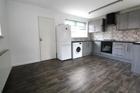 3 bedroom end of terrace house to rent, Hulton Lane, Bolton