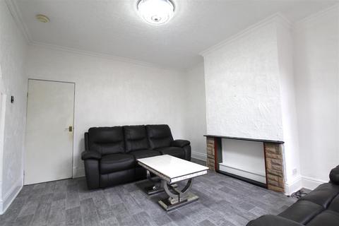 3 bedroom end of terrace house to rent, Hulton Lane, Bolton