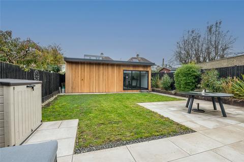 3 bedroom bungalow for sale, Huntingdon Road, Southchurch Park Area, Essex, SS1