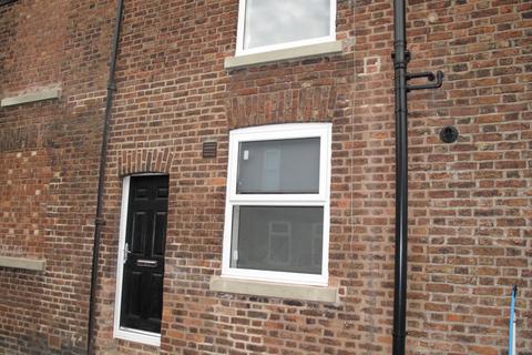 2 bedroom end of terrace house to rent, Crown Street West, Macclesfield, Cheshire, SK11