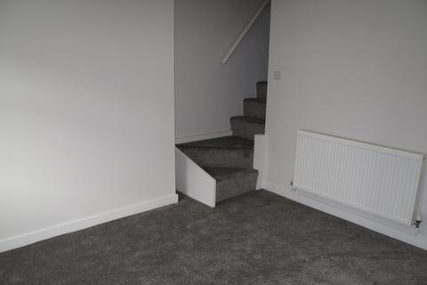 2 bedroom end of terrace house to rent, Crown Street West, Macclesfield, Cheshire, SK11