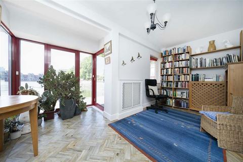 23 Peartree Lane, London, E1W 3SR