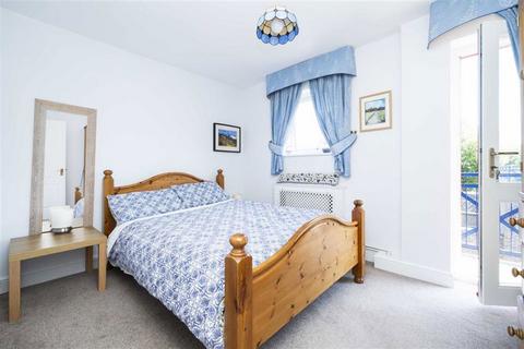 23 Peartree Lane, London, E1W 3SR