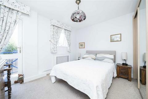 23 Peartree Lane, London, E1W 3SR