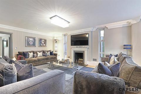 7 bedroom detached house to rent, Lingmere Close, Chigwell