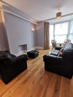 2 bedroom flat to rent, Walter Road, City Centre, Swansea